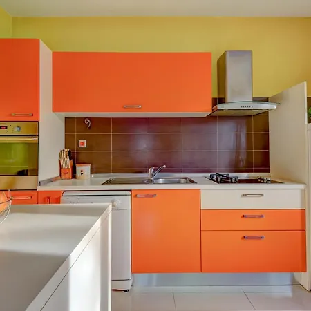 The Consists Of Two Bedrooms, A Bathroom, A Kitchen And A Living Apartamento Zadar