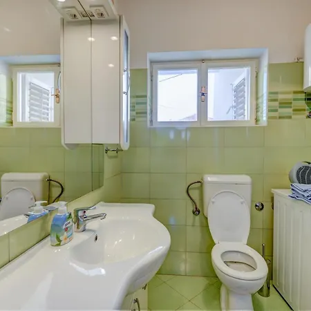 The Consists Of Two Bedrooms, A Bathroom, A Kitchen And A Living Lejlighed Zadar